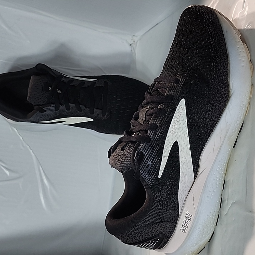 Brooks Women's Ghost 16 Black White Orchid Ice Sz 10